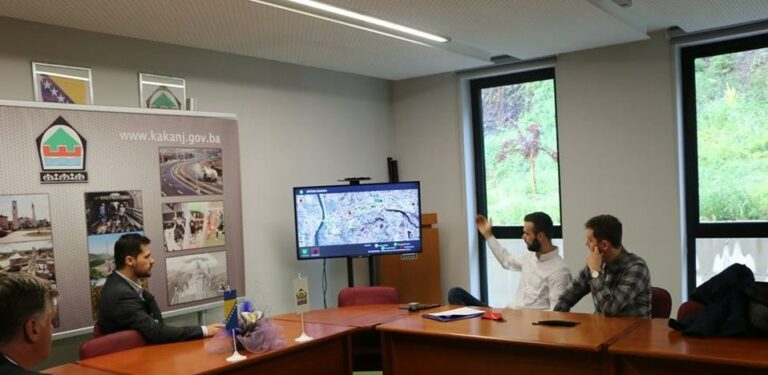 Mladi i uspješni Kakanjci kreirali elektronski nadzor kontejnerskih mjesta