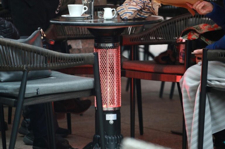 Policija djevojku zaraženu koronavirusom pronašla u kafiću