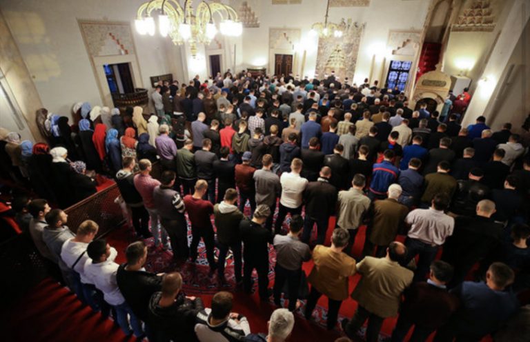 Obustavlja se obavljanje dnevnih namaza u džematu