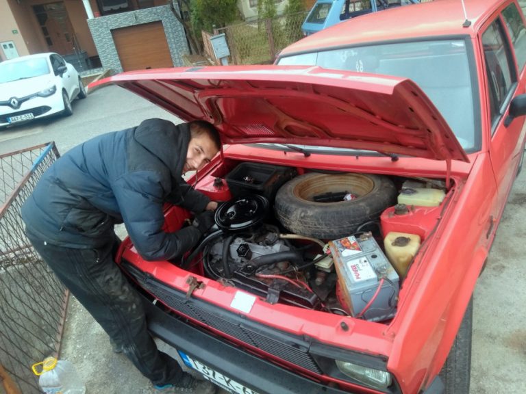 Mustafa Čobo uživa u reparaciji „Zastavinih“ vozila: Najteže je popraviti Yugu 45, voze ga dok ne crkne