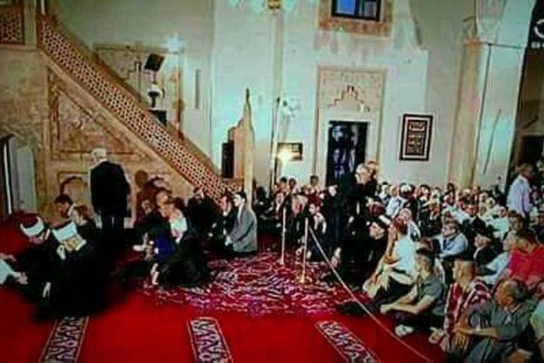 Pojašnjenje iz Rijaseta IZ BiH: Nema nikakve VIP lože u Begovoj džamiji, ko dolazi klanjati, on to i zna