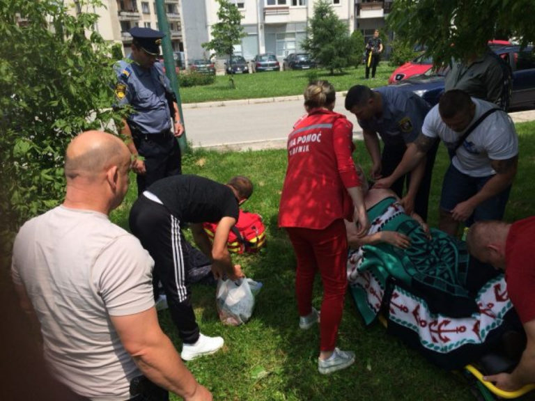 Herojski čin: Hrabri travnički policajci spasili muškarca od utapanja u Lašvi