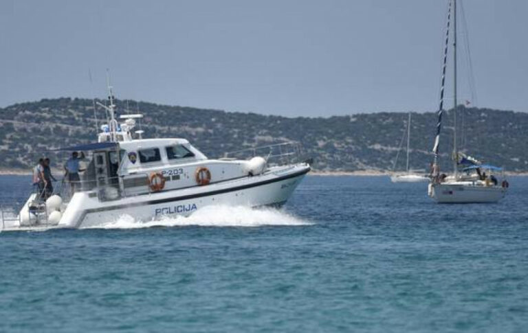 Detalji stravične nesreće: Mladić iz Njemačke pao u more, jedrilica prešla preko njega