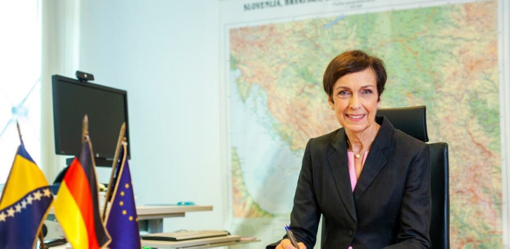 118f6c87 3d79 4902 a839 679f410c97d5ambasadorica margret uebber