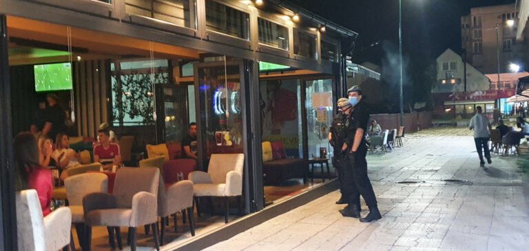 Inspektori uz podršku specijalaca kontrolirali kafiće: “Dobro veče, inspekcija, zovite ovlašteno lice”