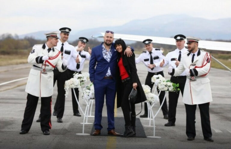 Biznismen iz Tuzle sletio avionom i zaprosio djevojku, odmah je rekla “DA”