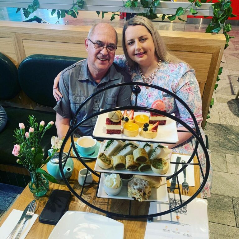 Mnogi je pitaju je li joj otac: 31 godinu starijeg muža upoznala je preko njegove supruge