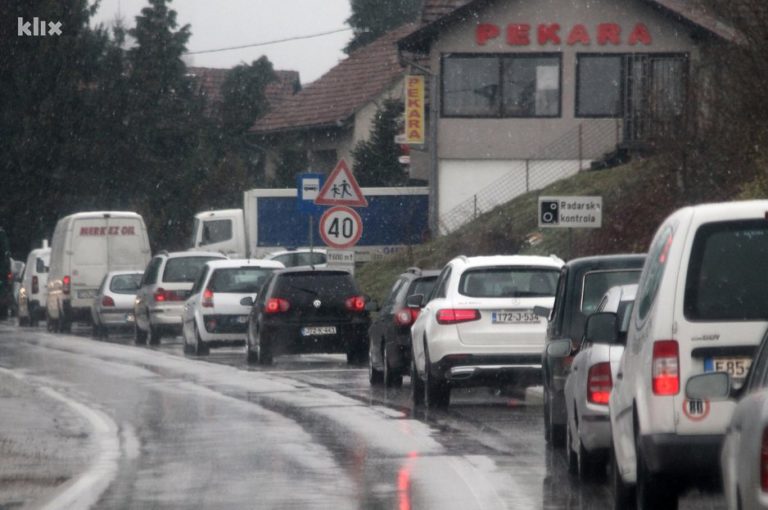 Cesta od Lašve do Travnika je noćna mora za vozače, kilometarske kolone su svakodnevnica