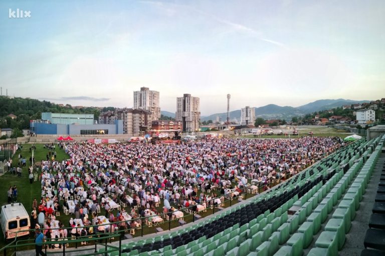 Među 5.000 ljudi na iftaru i bračni par Izetbegović: Zajedništvom moramo stvarati bolju BiH