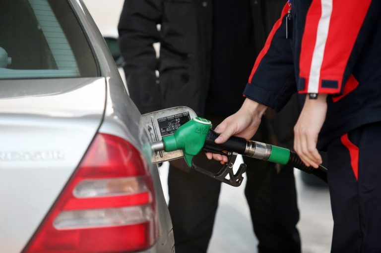 Od sutra niže cijene goriva širom Federacije BiH, od 0,05 do 0,15 KM po litru