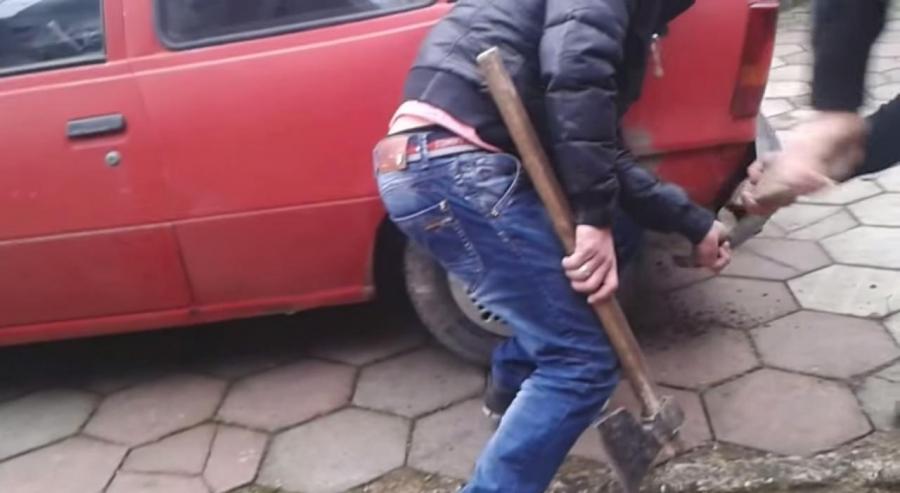 18BCC532 0381 4802 8911 C37AB3EEAE73