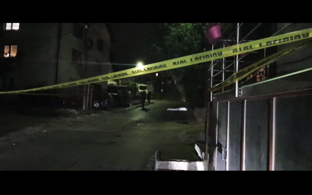 1EAEB06E AD3F 4220 A5EE EAD7286DD23D