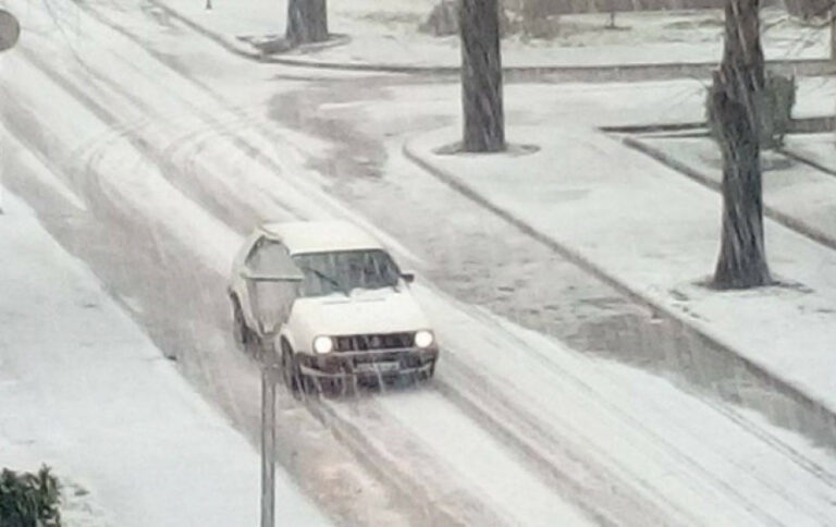Olujno nevrijeme: Dok svi čekaju snijeg, Trebinje jutros pogodio grad!
