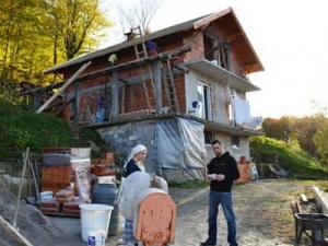 Ispunjena želja poginulog bh navijača: Porodici Bajraktarević se radi krov na kući