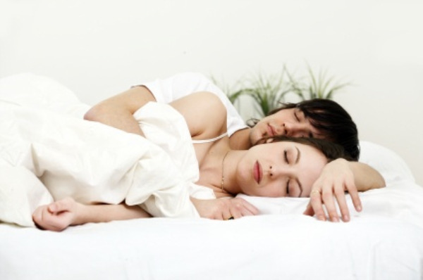Ljubav: Prednosti spavanja u svom krevetu