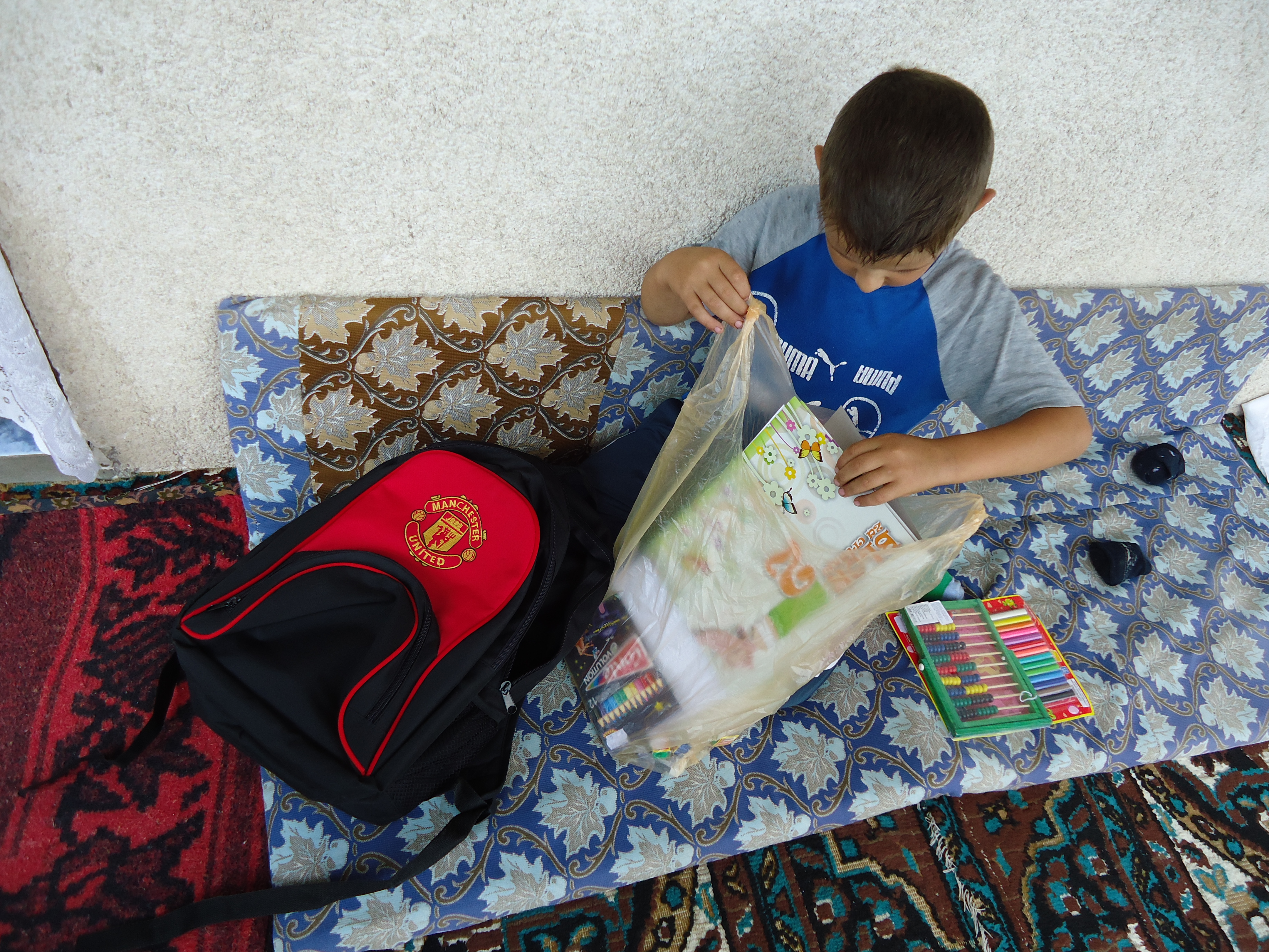 Lideri NVO 3P ‘Varda’ obezbijedili školski pribor za dvoje mališana