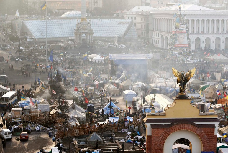 Kijev: Ugašen požar u Domu sindikata, desetine stradalih