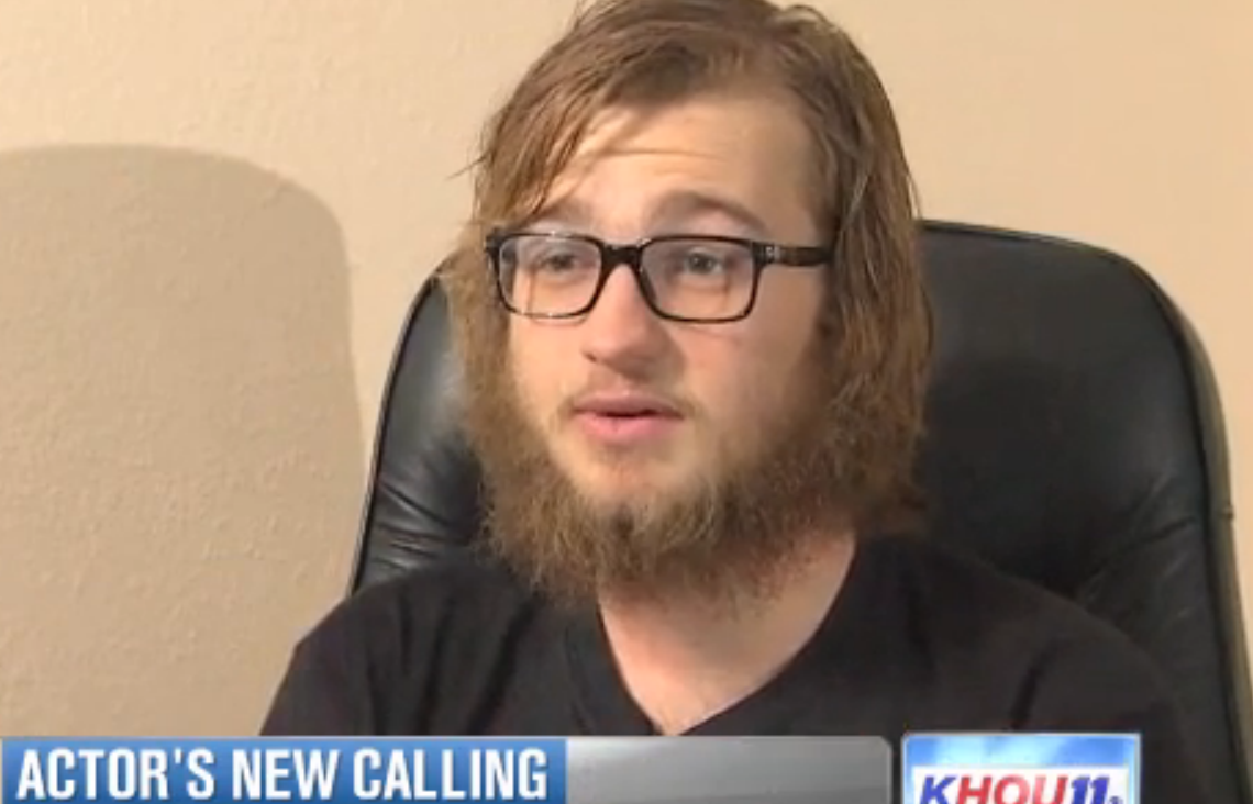 VIDEO: Jake iz serije ‘Dva i pol muškarca’ okrenuo se vjeri i postao bradati propovjednik