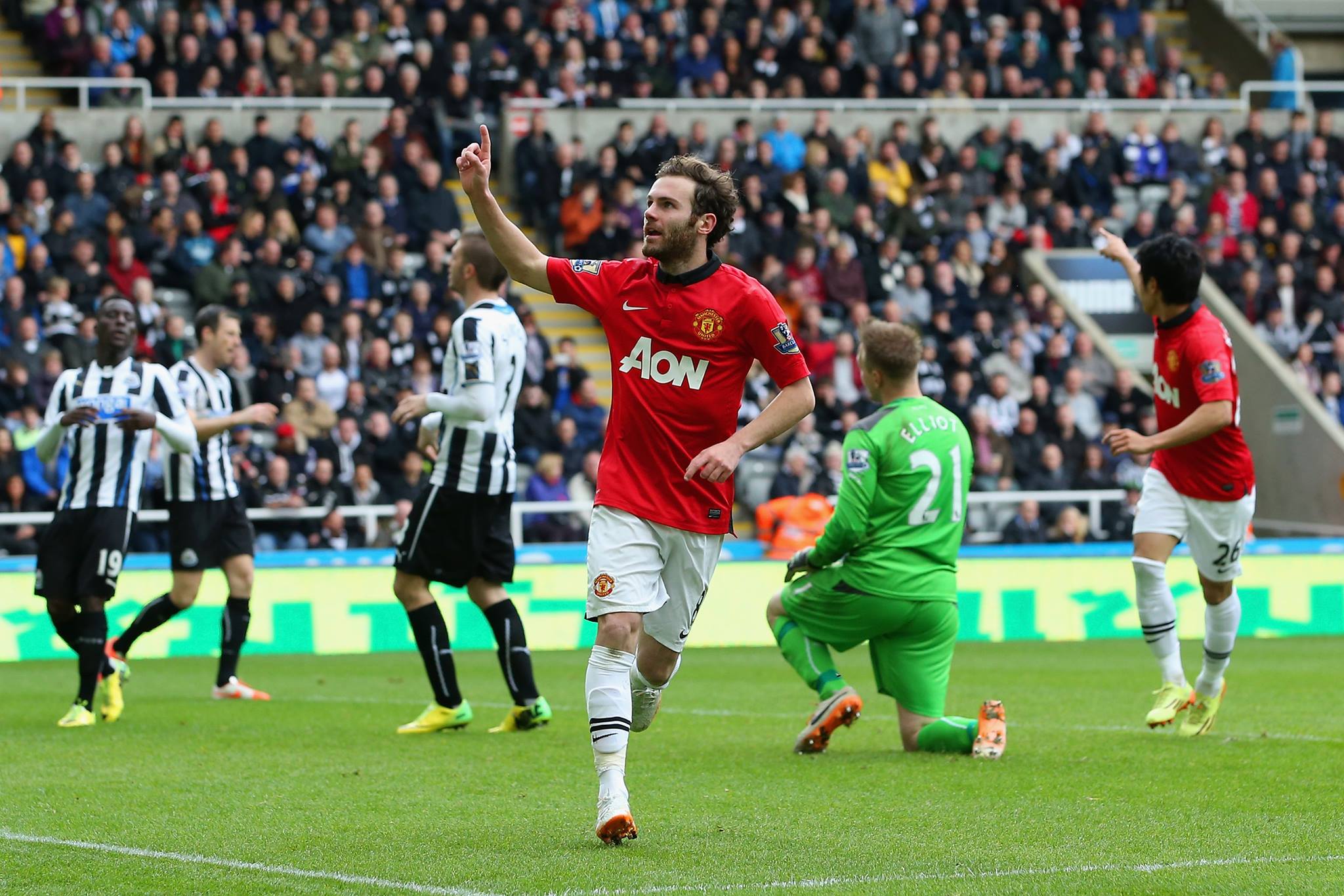 VIDEO: Manchester United protutnjao St. James Parkom, majstorije Juana Mate