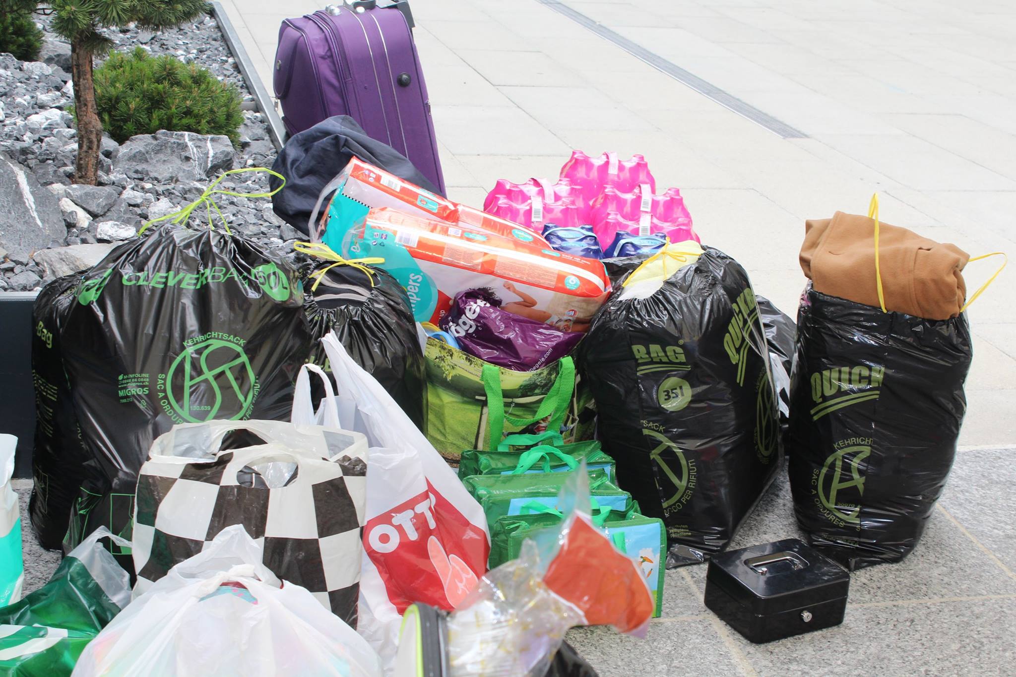 Omladina iz Švicarske organizovala humanitarnu akciju! (FOTO)