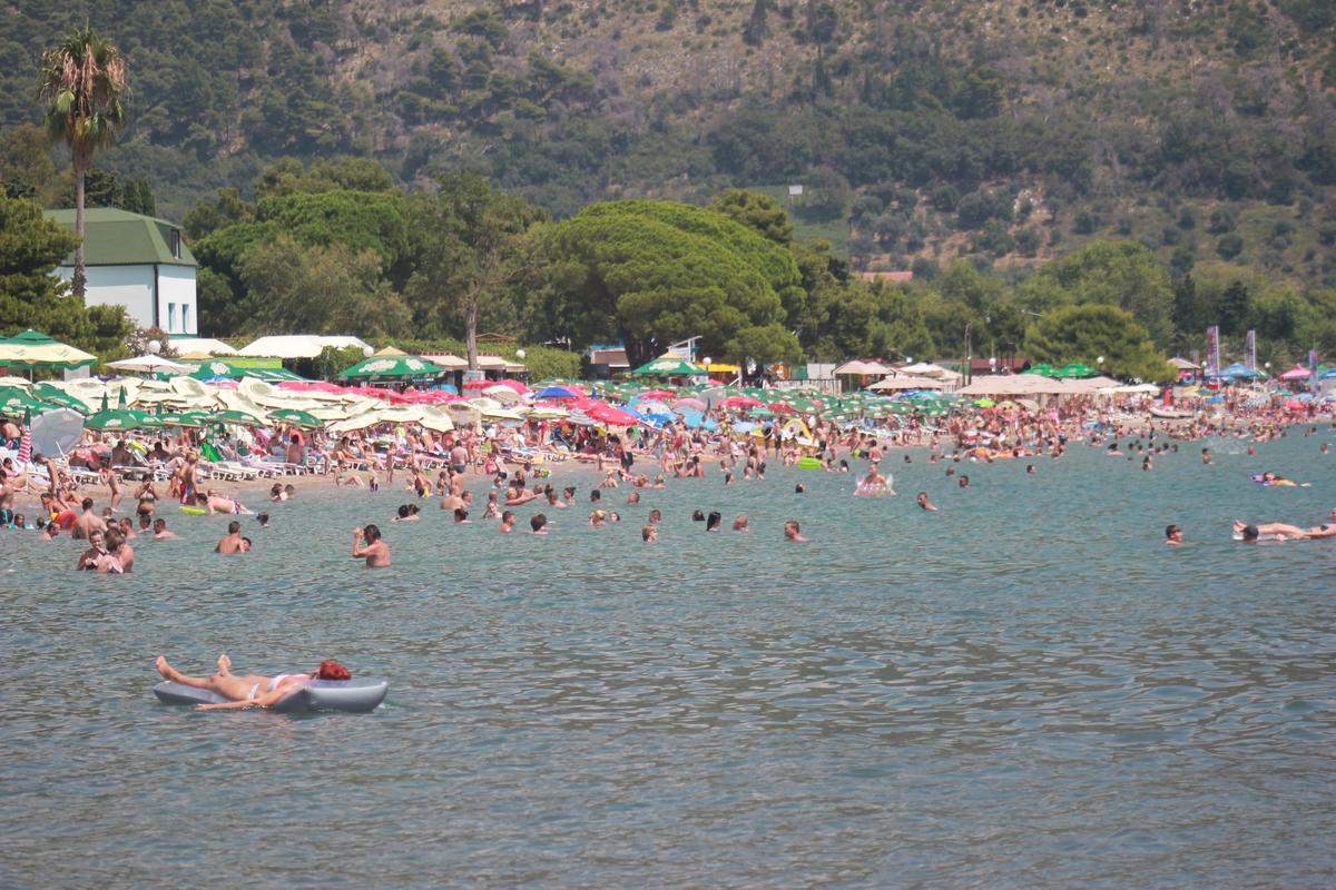 Budvanske plaže prepune kupača, najviše gostiju iz Rusije