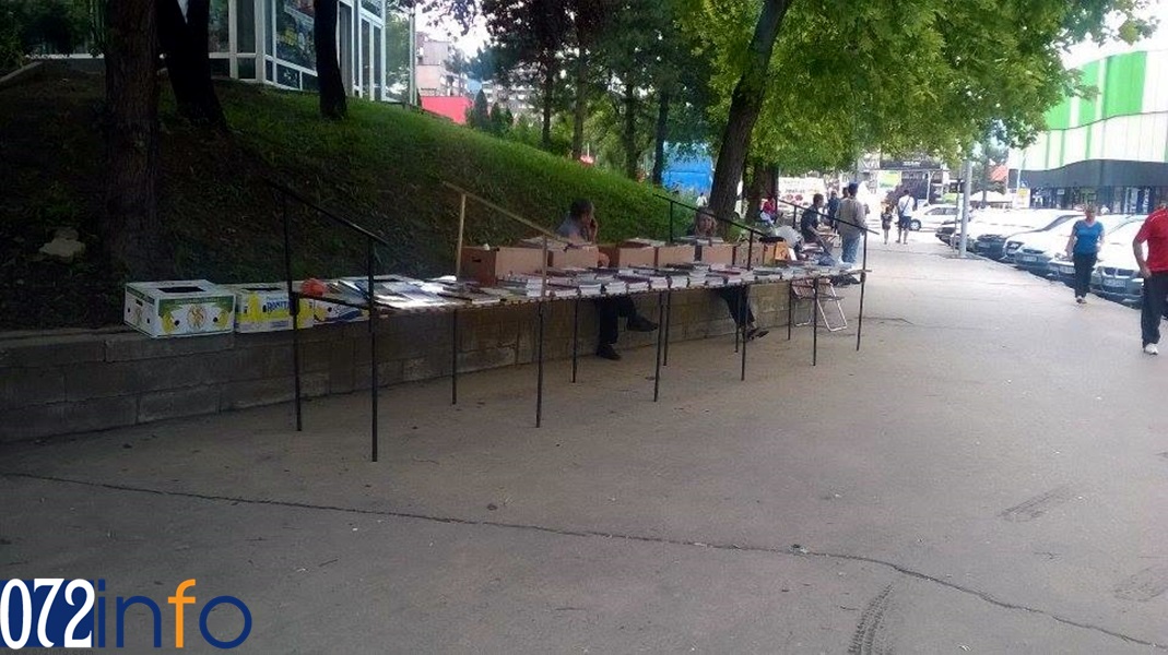 ISPLATNIJA ULIČNA PRODAJA: Nova školska godine udar na novčanike roditelja