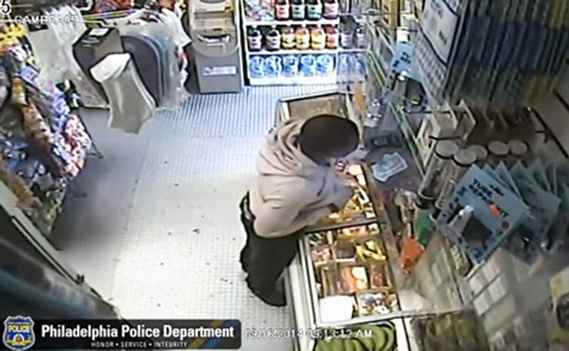 Izigravao je mušteriju, a onda opljačkao prodavnicu bananom!