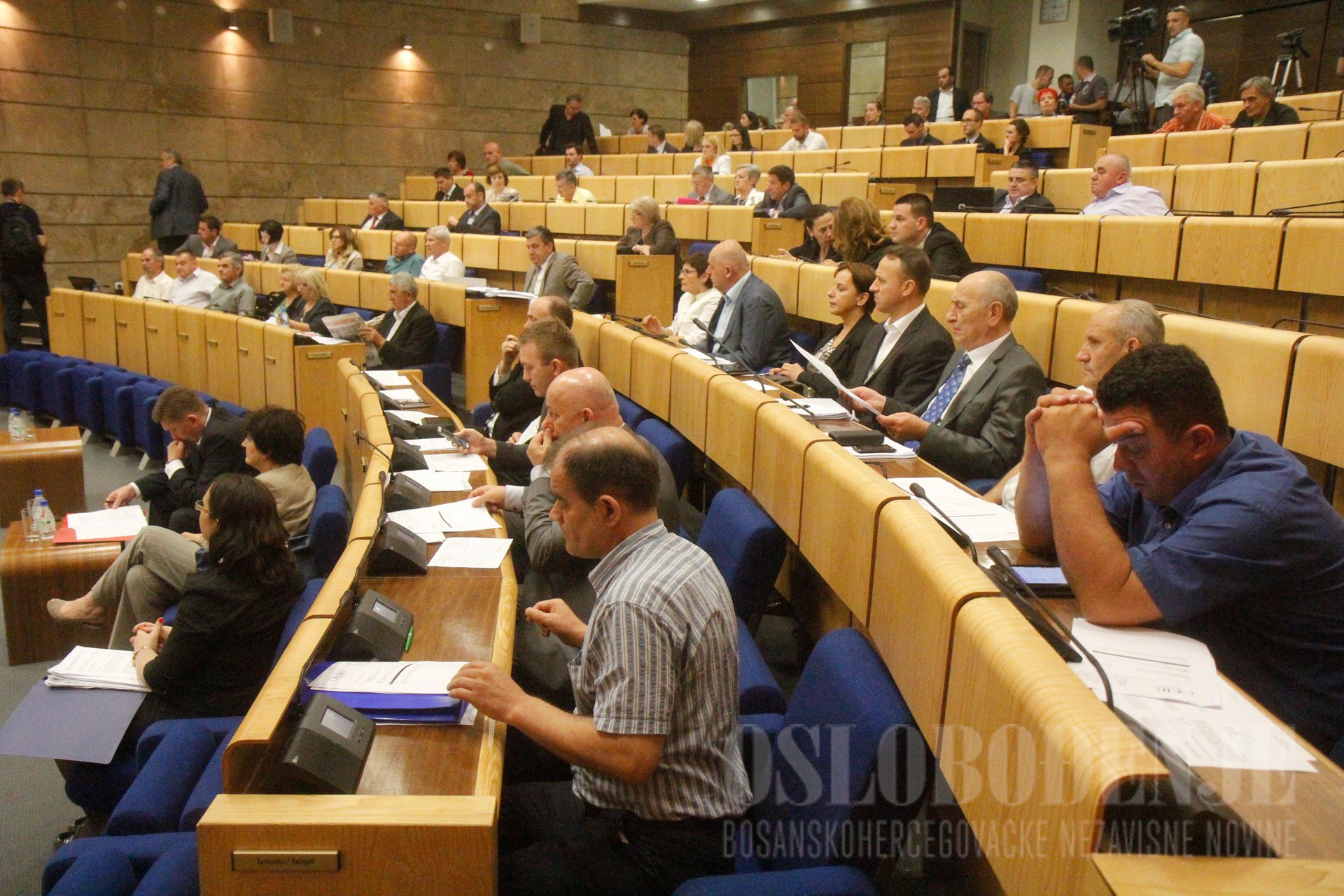 Uoči opštih izbora u BiH 2014: CIK razvlašten, ovlaštenih nema