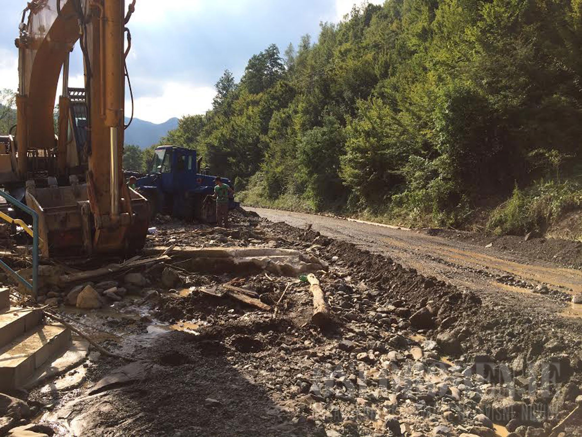 Novi problemi u Zeničko-dobojskom kantonu: Putevi u prekidu, djeca ostala kod kuće