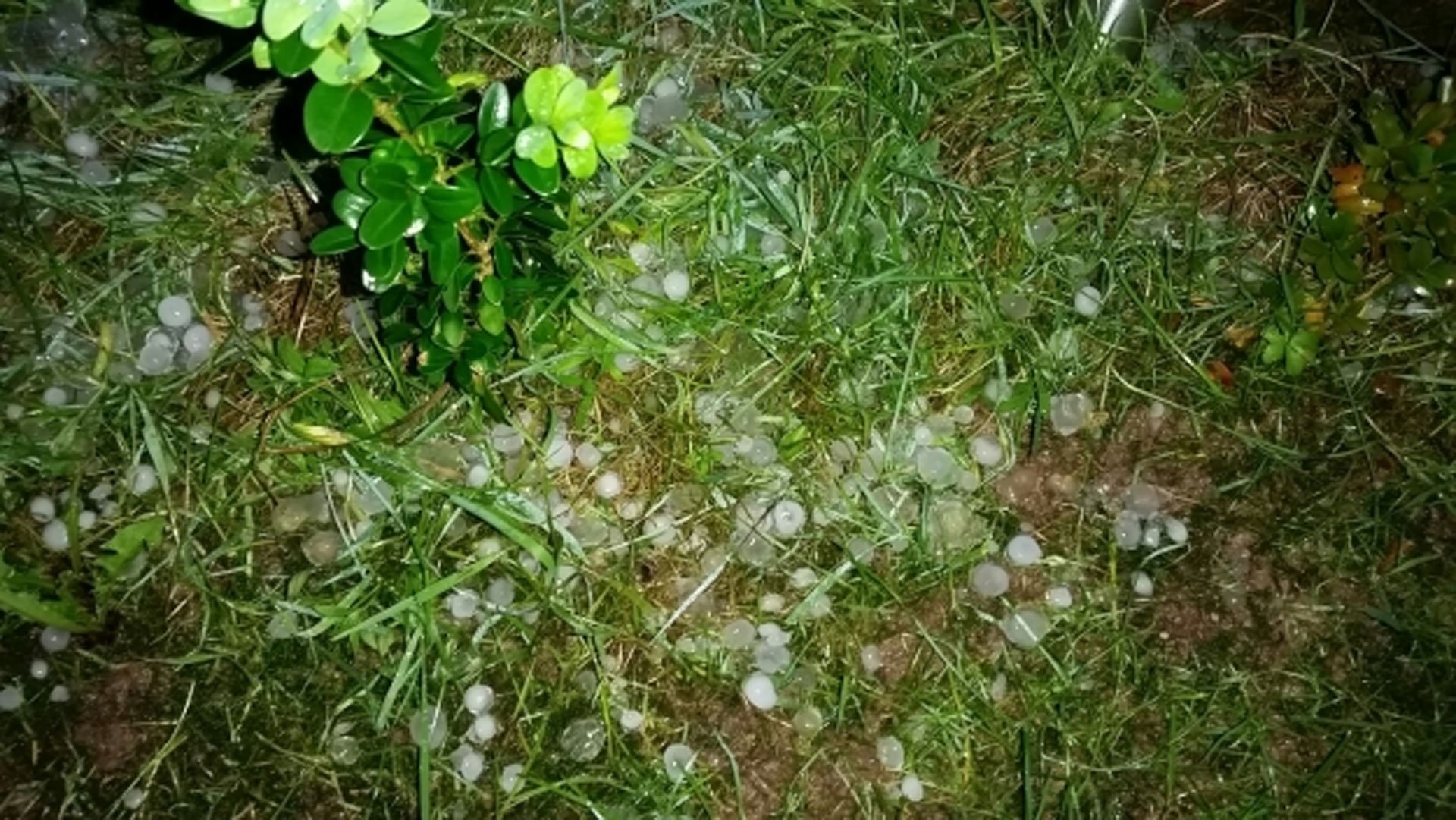 Nevrijeme pogodilo Hrvatsku: Neke od saobraćajnica pretvorene u rijeke