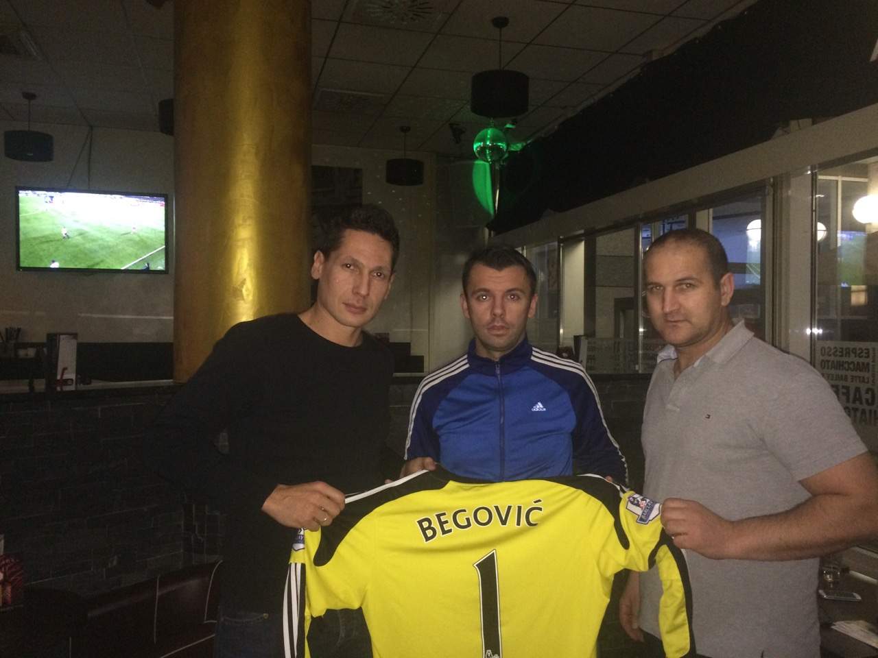 Asmir Begović i Adnan Ćatić pomažu Filipu Blaževiću