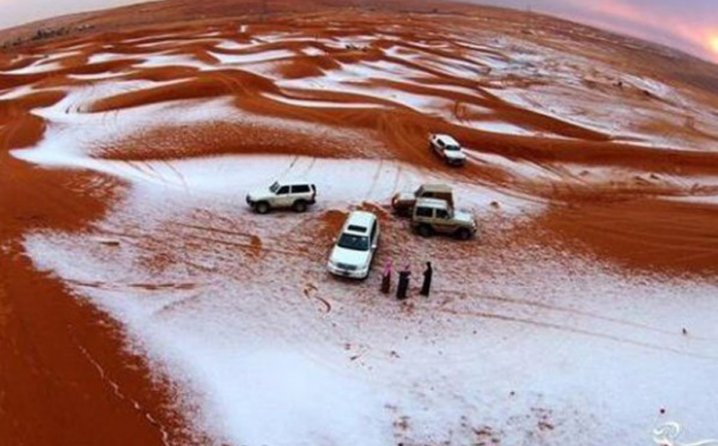 54b612ff-4078-4600-82b7-5373b0765237-sneg-pustinja-saudijska-arabija-600x405-718x446