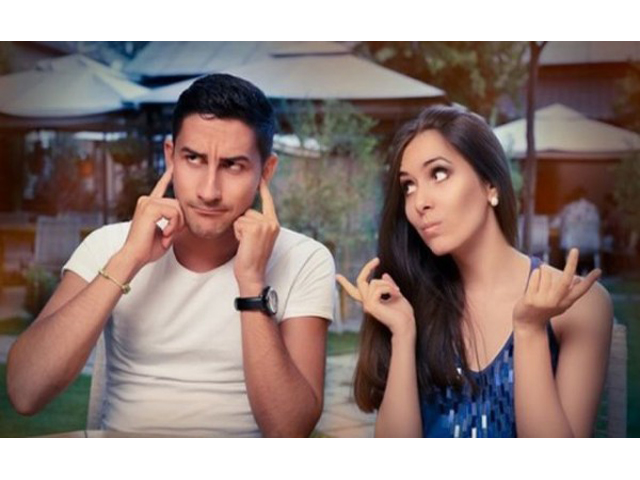 Znakovi da je vaš dečko još uvijek zaljubljen u bivšu