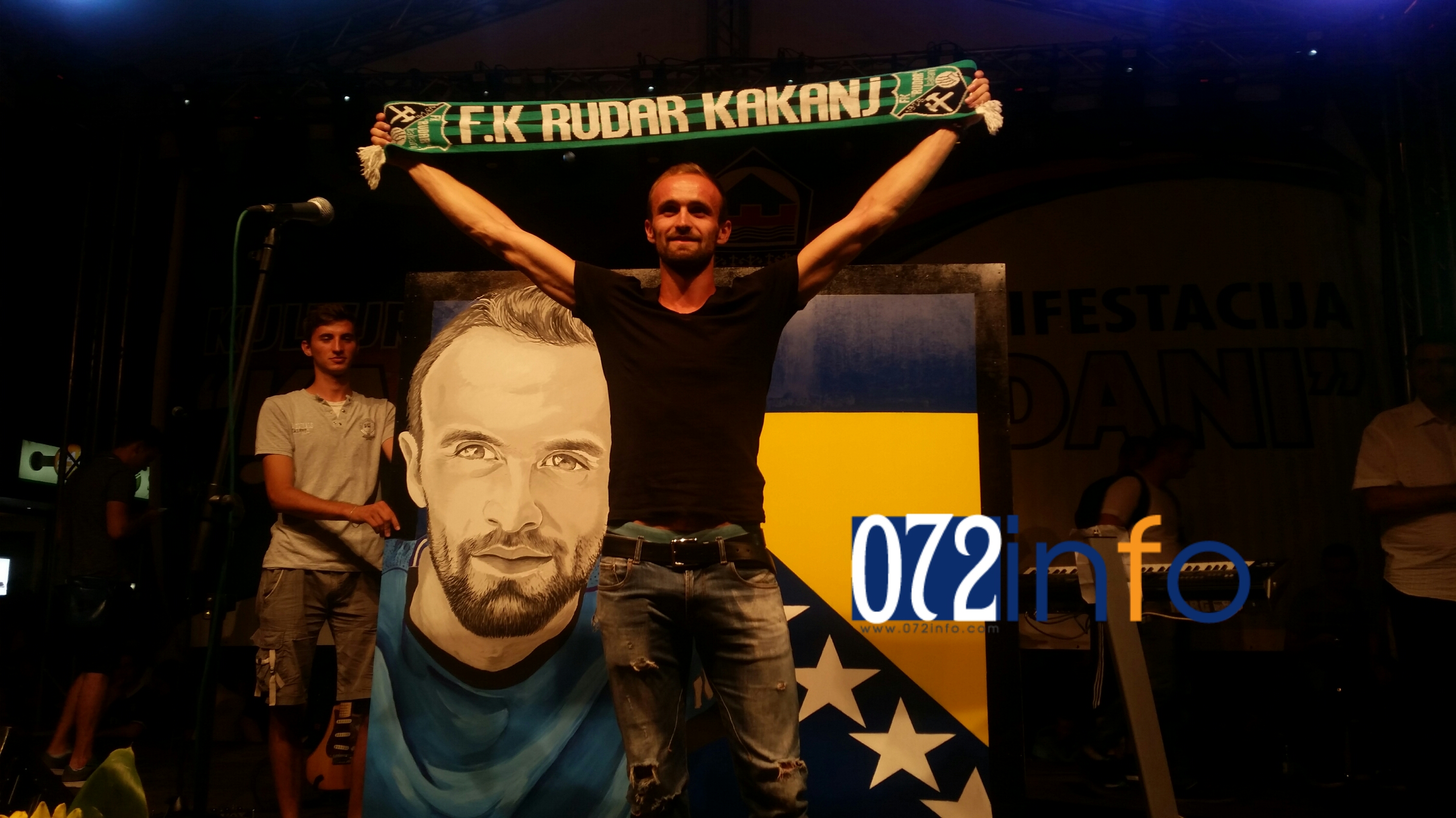 072INFO UZ AMELA TUKU I U KAKNJU: 20 000 ljudi dočekalo najbržeg atletičara svijeta (FOTO)