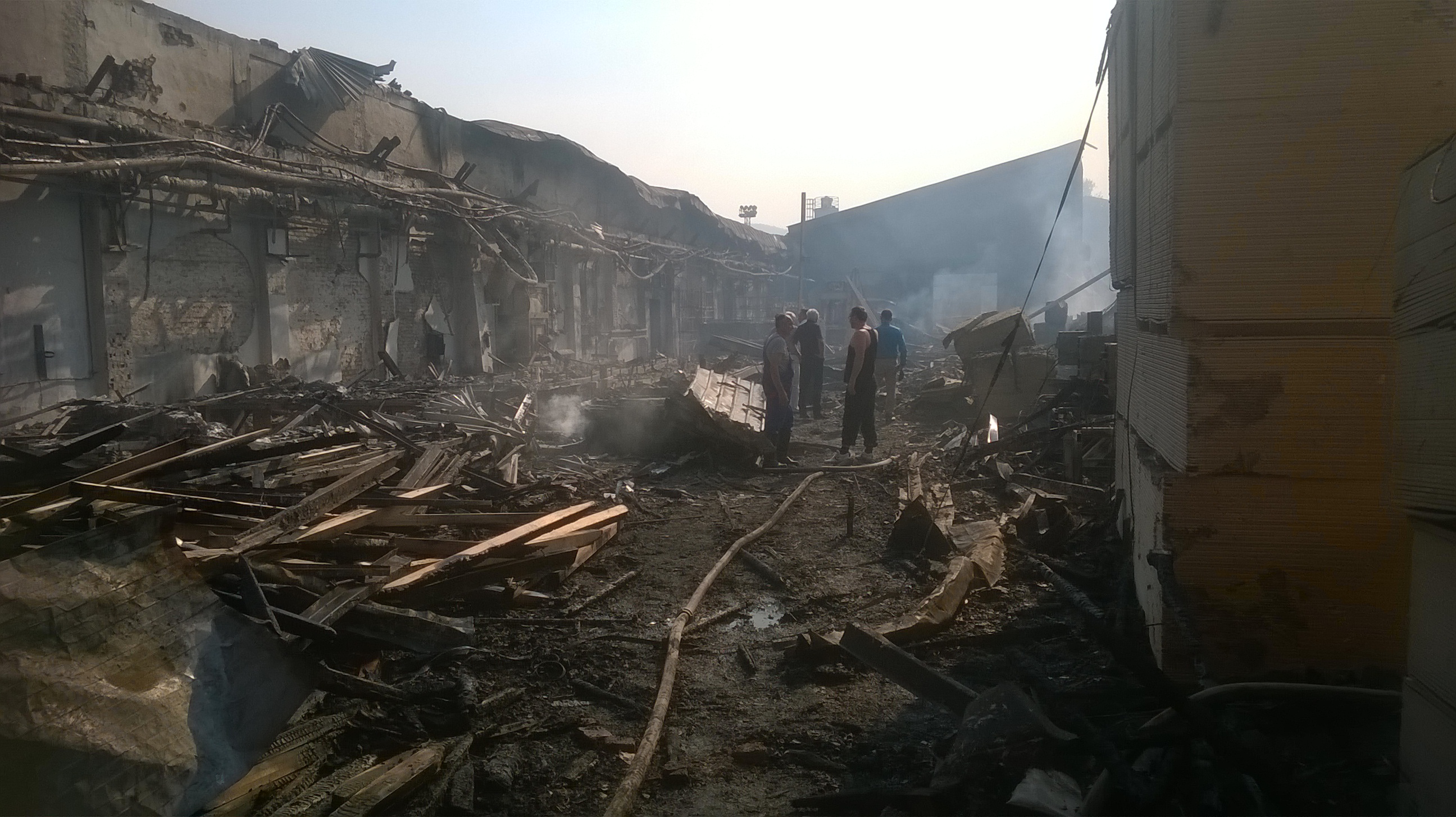 U Zavidovićima traje uviđaj u izgorjelom djelu Tvornice motažnih kuća “Krivaja”, radnici zabrinuti za svoje sudbine