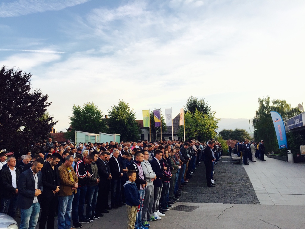 CENTRALNA SVEČANOST U ČARŠIJSKOJ DŽAMIJI Brojni Zeničani klanjali Bajram-namaz