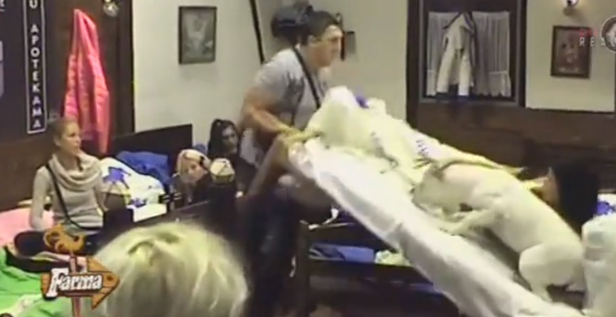 PALA KRV NA FARMI Kristijan napao Tijanu Đuričić, Jelena Krunić hitno odvezena u bolnicu (VIDEO)