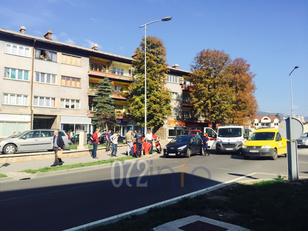POVRIJEĐEN MOTOCIKLISTA Saobraćajna nesreća na kružnom toku u Zenici