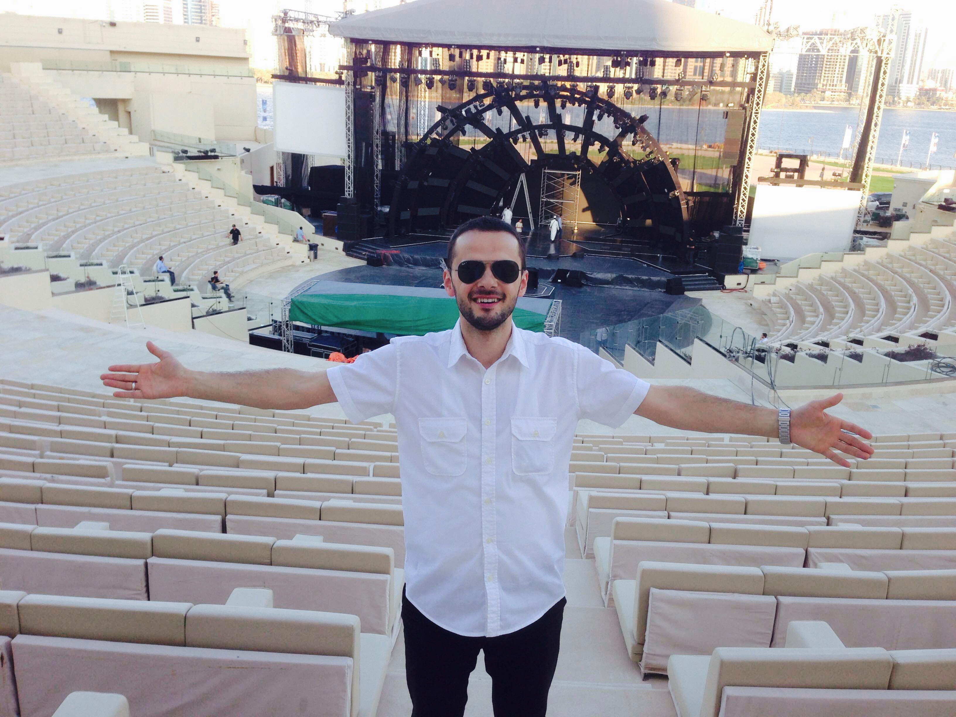 BOŠNJAK KOJI JE SVOJIM GLASOM POKORIO ARAPSKI SVIJET: Pogledajte šta se dešava na takmičenju u Dubaiju…