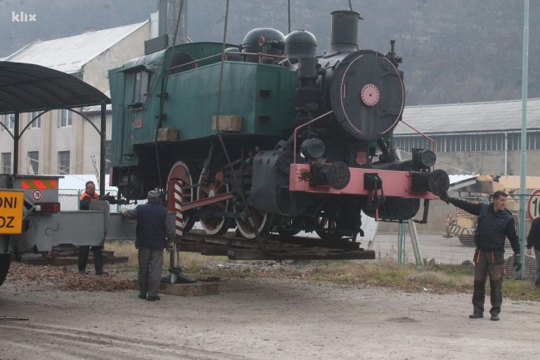 Ćiro nakon 18 godina “prošao” ulicama Kaknja: Simbol rudarstva dobio novu lokaciju