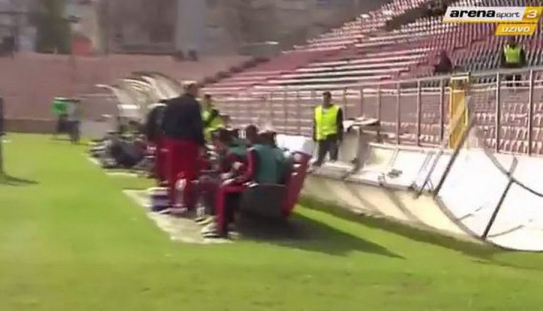 Na utakmici Čelik – Olimpic umalo tragedija: Srušio se dio klupe (VIDEO)