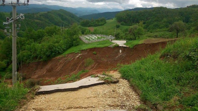 Tri stvari koje su izbile iz vode i zemlje, nakon klizišta u Željeznom Polju (VIDEO)