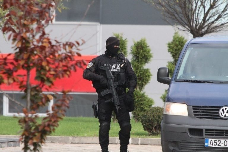 SIPA u Sarajevu uhapsila dvije osobe, zaplijenjeno 10 kilograma ekploziva, oružje i droga