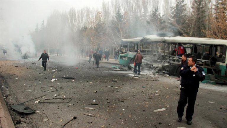 Turske vlasti uhapsile sedam osoba zbog napada na autobus s putnicima