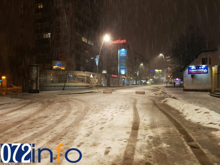 Zenica: Na minusu i snijegu samohranu majku izbacuju na ulicu
