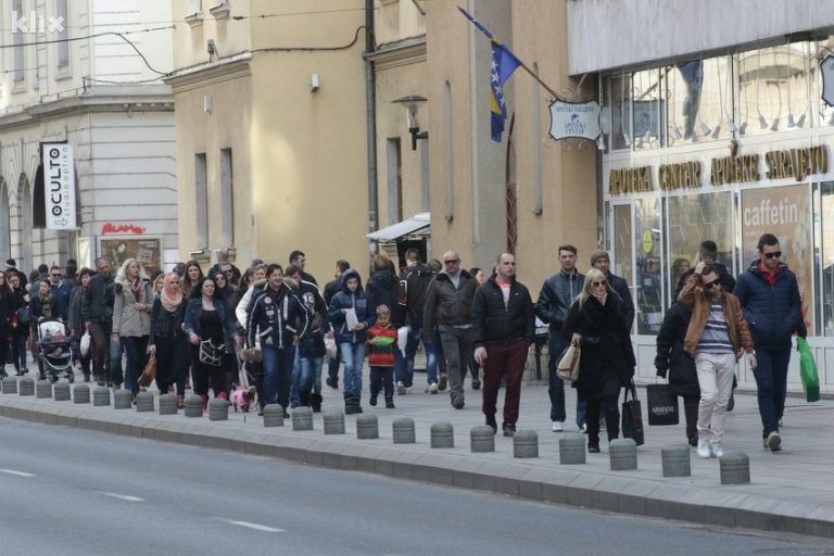 Realni problemi u BiH: Institucije ne rade, građani se iseljavaju, a političare hapse