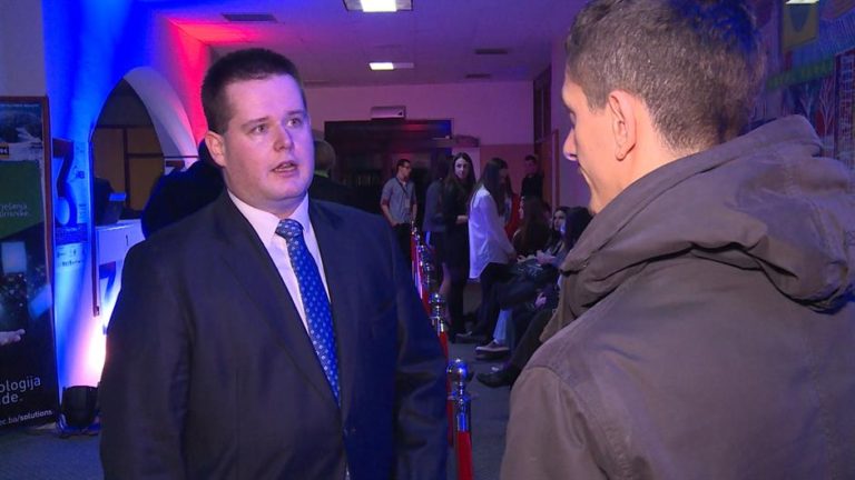 Mladi ljekar odlučio ostati u BiH, i nije se pokajao