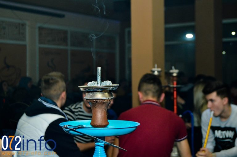 Vlasnici nargila barova negoduju, zdravstvena struka odobrava: Uvodi se porez na šišu