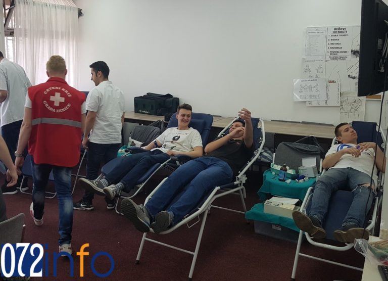 PRIKUPLJENO 35 DOZA Zenički srednjoškolci darovali krv