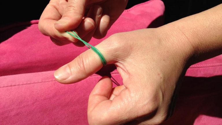 Stavite gumicu na palac na 10 minuta – dogodit će se čudo…